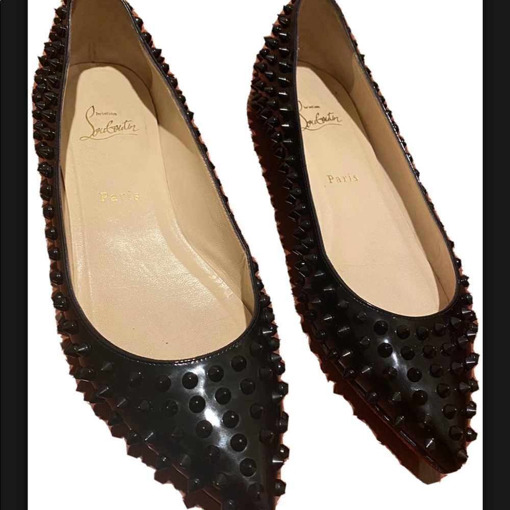 EUC CHRISTIAN LOUBOUTIN Pigalle Spikes Flat 39.5